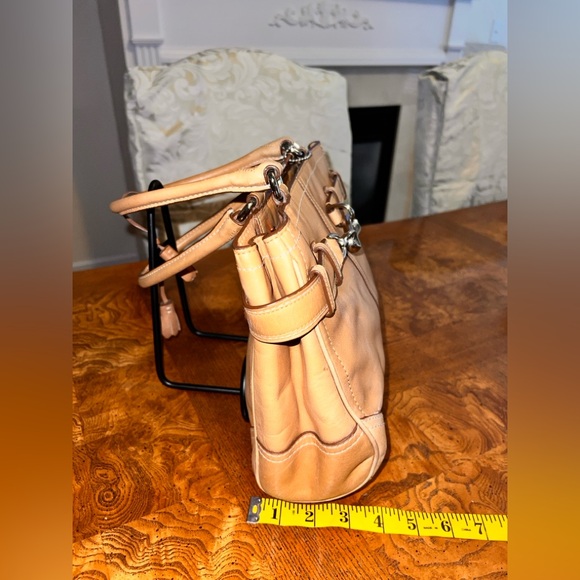 8 Coach all leather vintage shoulder bag - Picture 12 of 13